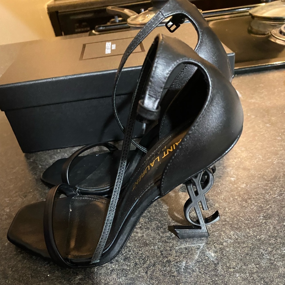 Black heal decent condition